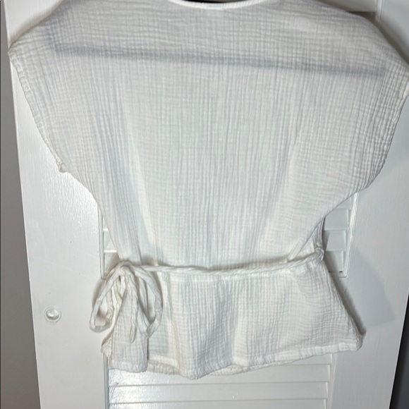 Old Navy White Wrap Top Extra Small XS - Picture 4 of 10
